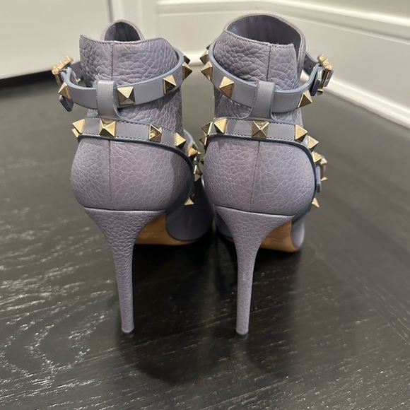 Valentino Rockstud Pebbled Boots in Powder Blue (never been worn) - Picture 3 of 4